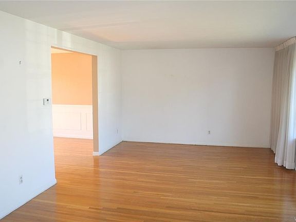 4th image of 203 Zoerb Ave