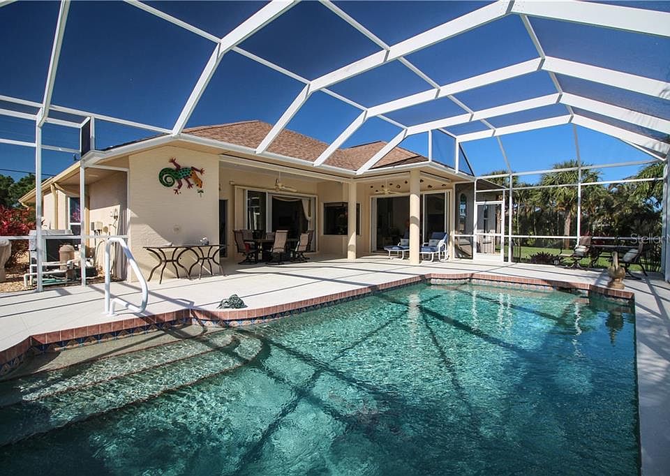 1st image of 811 Rotonda Cir