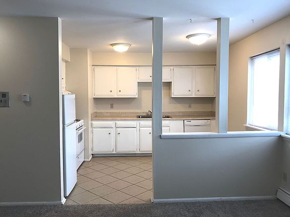 3rd image of 2069 N Cambridge Ave APT 101