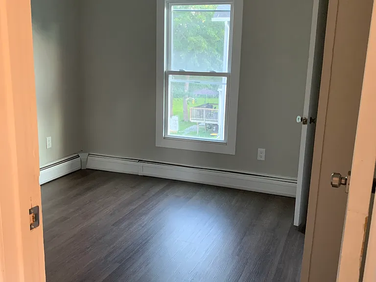 12 Crystal St #1 — Photo 4