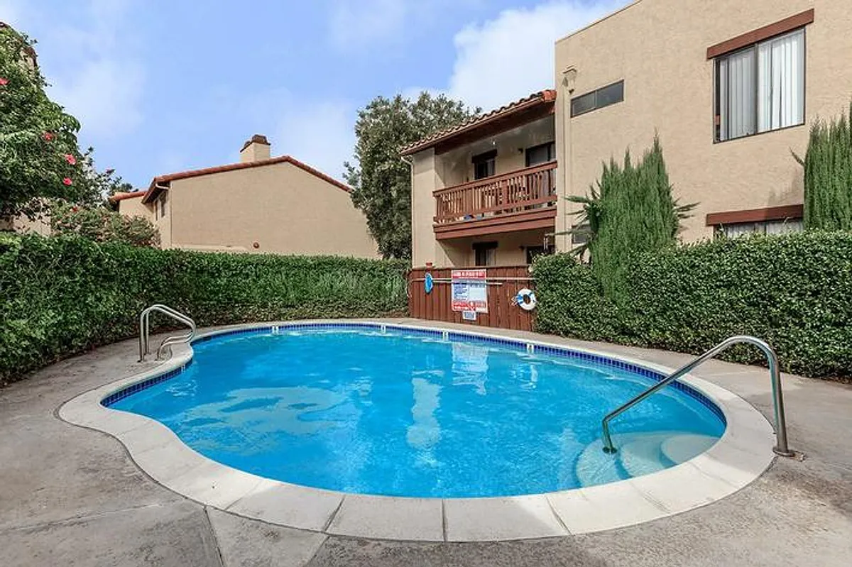 Building Photo - Ballantyne Villas