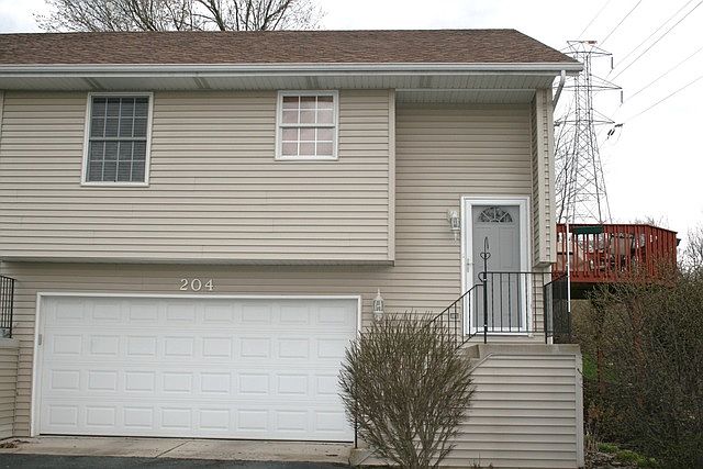 1st image of 204 Vista Ct #204