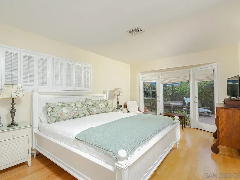 1045 Adella Ave — Photo 7