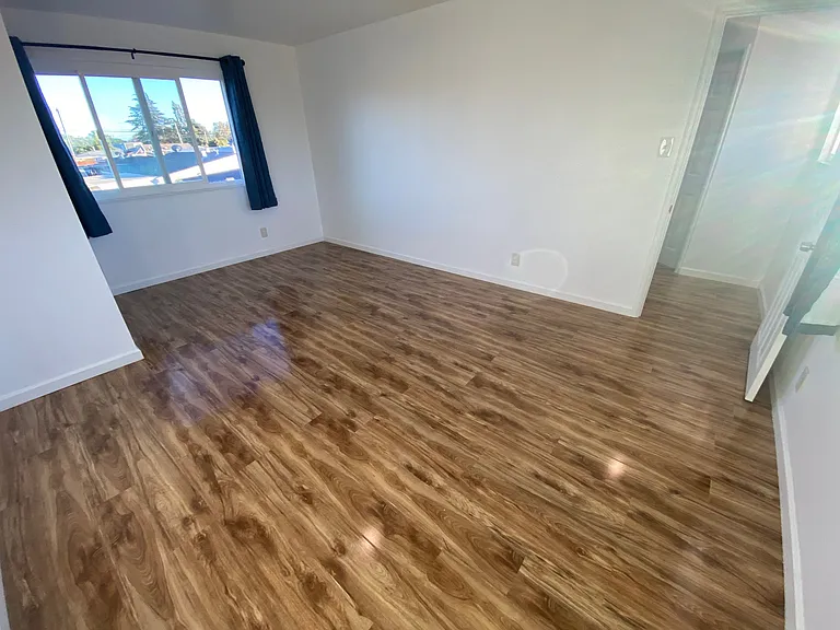 2086 Arctic St — Photo 2