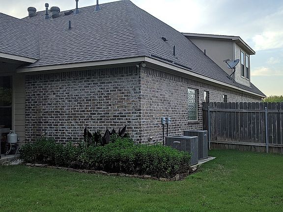 5th image of 458 Long Acre Dr
