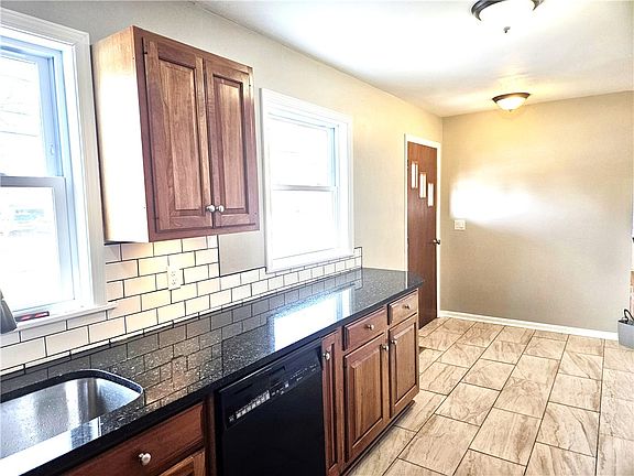 5th image of 40 Chad Cir