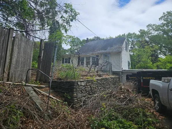 104 Youngs Rd, Lunenburg, MA 01462
