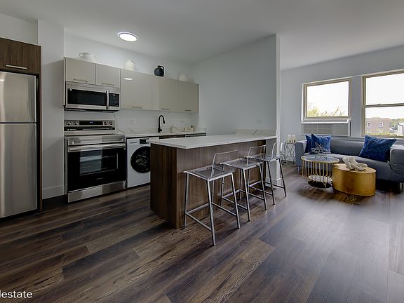 4th image of 1551 W Hollywood Ave #305