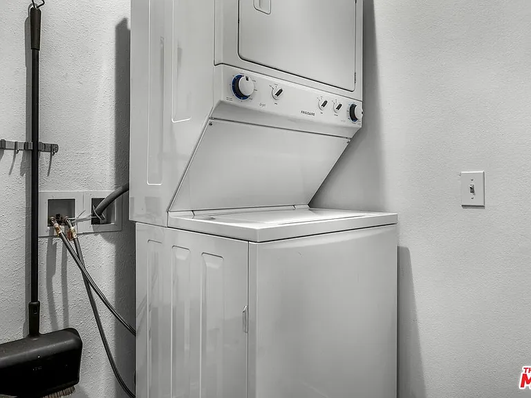 1546 Hi Point St #201 — Photo 9