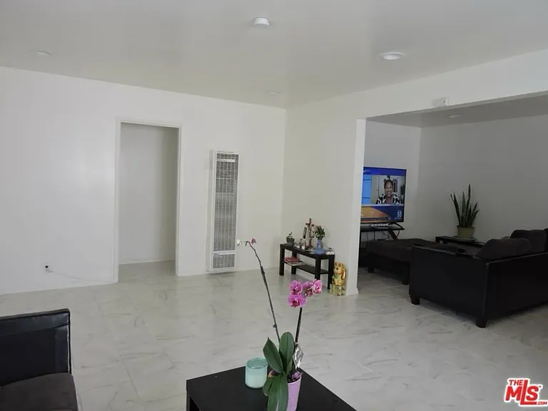 3228 Perlita Ave — Photo 2