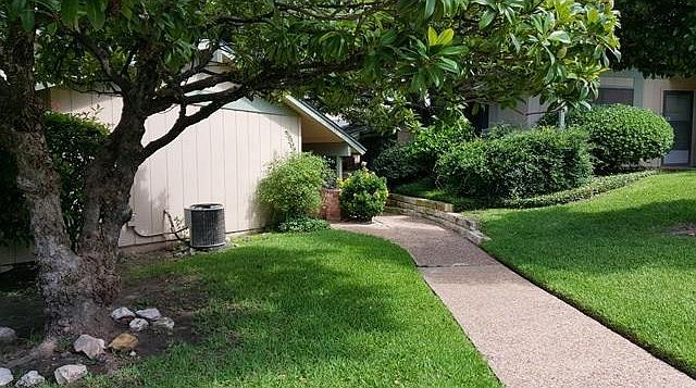 Outdoor - Path to the house