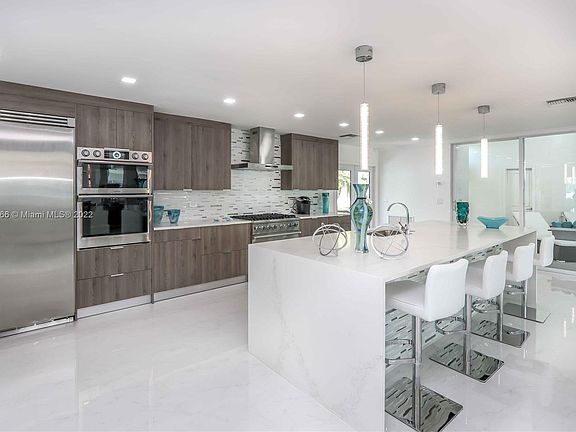 3rd image of 707 N Southlake Dr #0