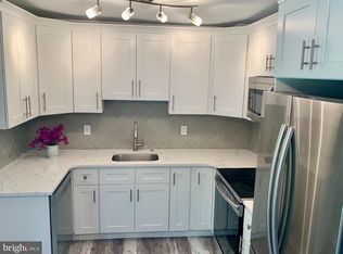 127 Mill Dr, Levittown, PA 19056