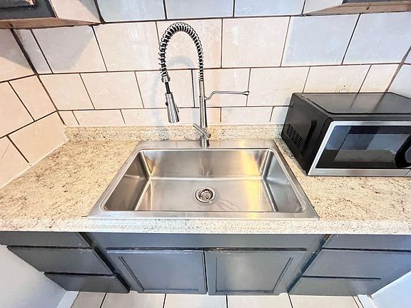 3rd image of 1086 W 31st St