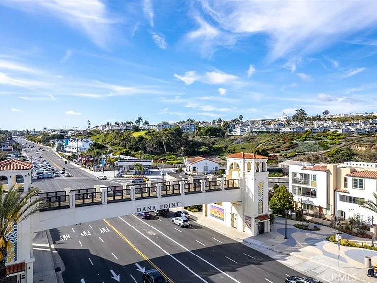 3318 Doheny Way — Photo 33