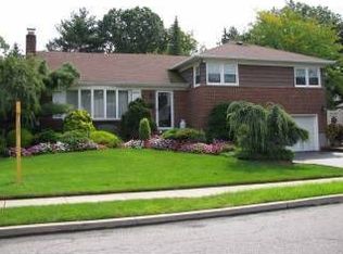 736 Birchwood Dr, Westbury, NY 11590