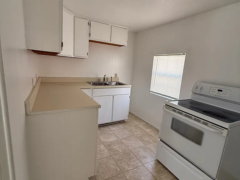 211 W Chisum Ave #5 — Photo 5
