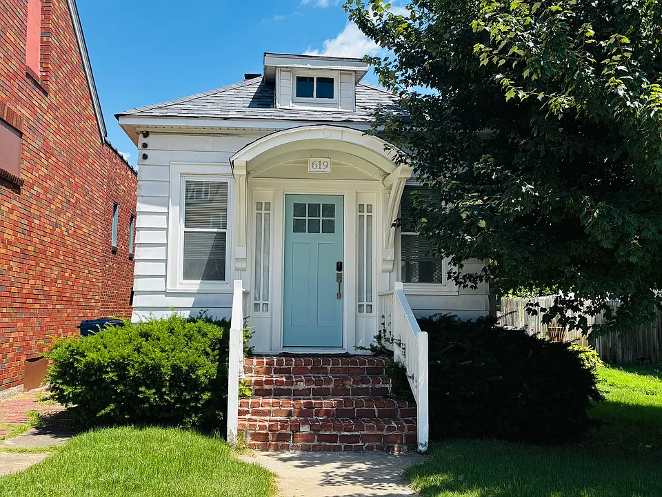 619 Henry St