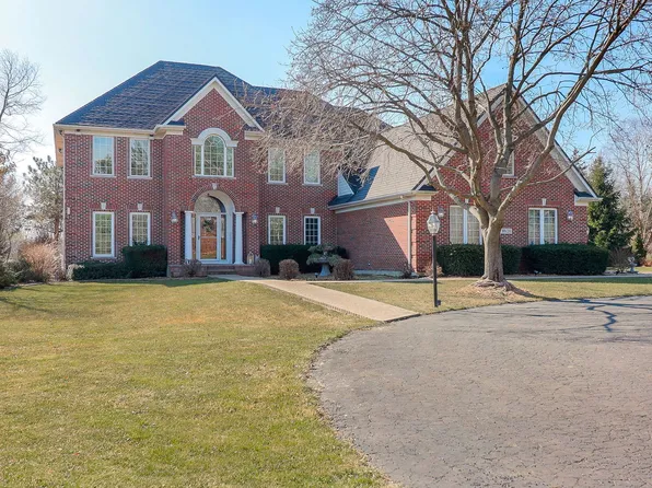 39W285 Silver Glen Rd, Saint Charles, IL 60175