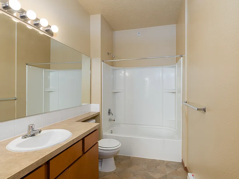 Eagle Point Apartments — Photo 34