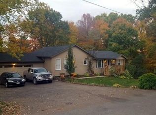 5370 Airwood Dr, Zanesville, OH 43701