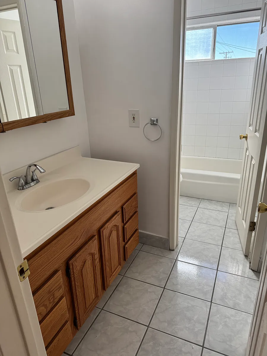 Building Photo - 428 E Cypress Ave #H