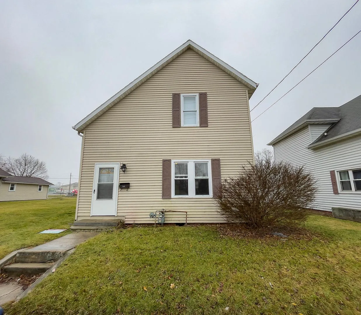 For Rent: 525 W 8th St. Two-Story, 3 Bedroom, 1.5 bath, Spacious Home! Washer & Dryer Hook ups! N... — Photo 1