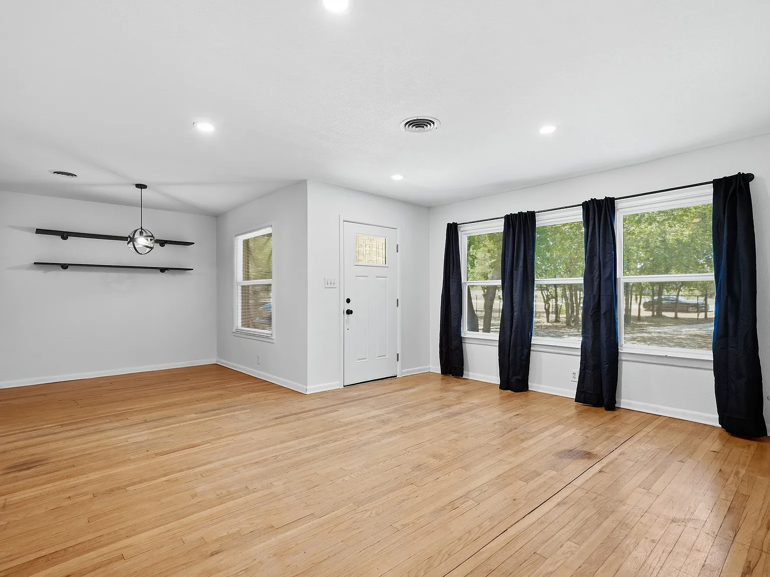 3 bed, 1613 sqft, $2,000 — Photo 2