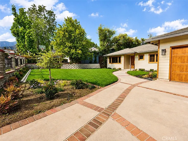 4720 Hayman Ave — Photo 9