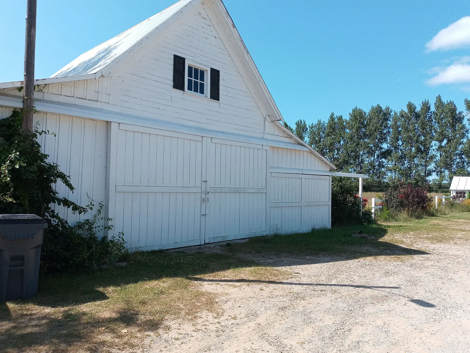 4 bed, 2.5 bath, 1600 sqft, $3,000 — Photo 2