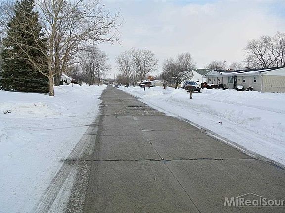 4th image of 20127 Homeland St
