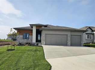 11242 S Sunray Dr, Olathe, KS 66061