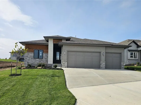 11242 S Sunray Dr, Olathe, KS 66061