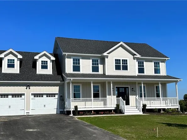 78 Ferreira Ave, Portsmouth, RI 02871