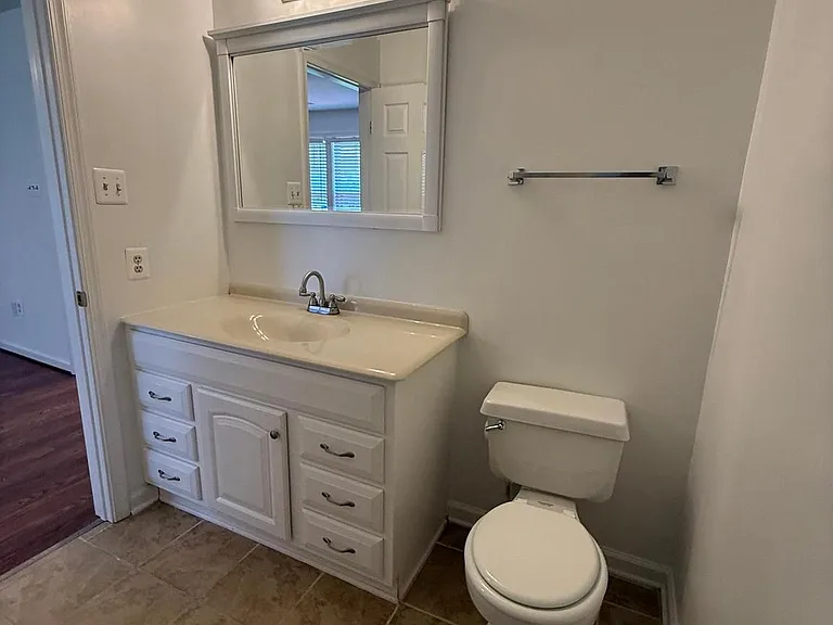 1554 Beverly Ct — Photo 23