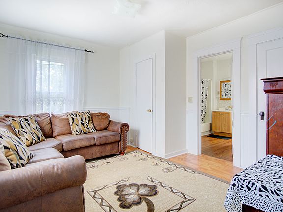 5th image of 2101 Halstead Ave