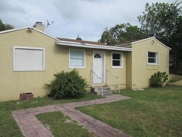 1st image of 4321 NW 11th Ct