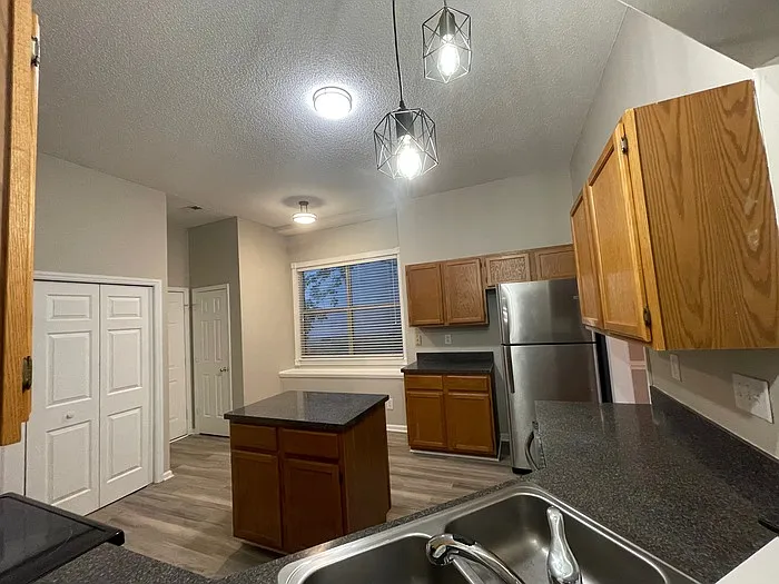 8307 Belstead Brook Ct — Photo 18