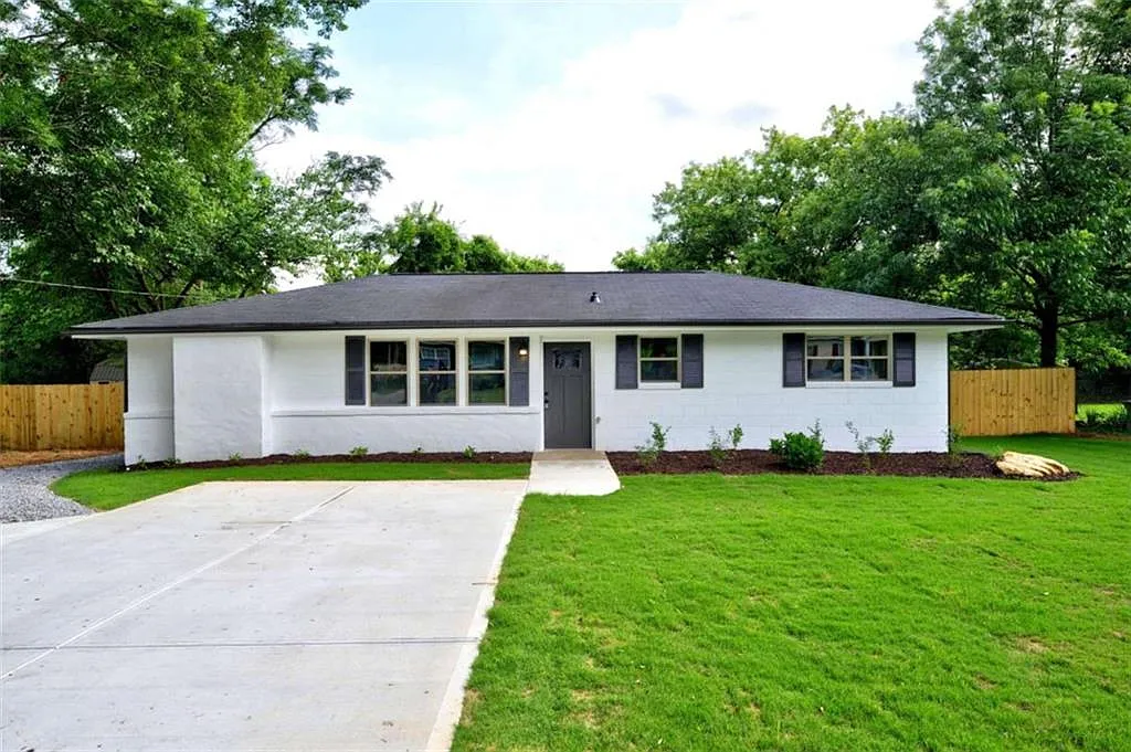 4 bed, 2.0 bath, 1200 sqft, $1,900 — Photo 1