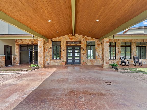 4th image of 935 Scenic View Drive