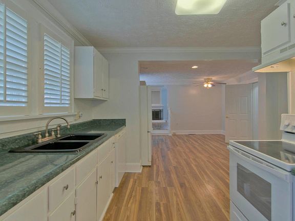 5th image of 4314 Garden Dr