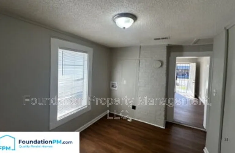 1596 Barton St — Photo 5