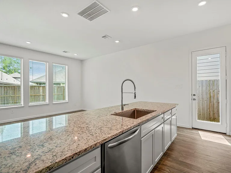 613 Royal Arch Dr — Photo 6