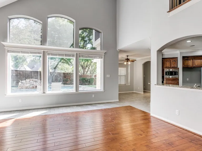 801 Shorecrest Dr — Photo 4