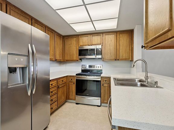 4th image of 2378 Cheshire Pl