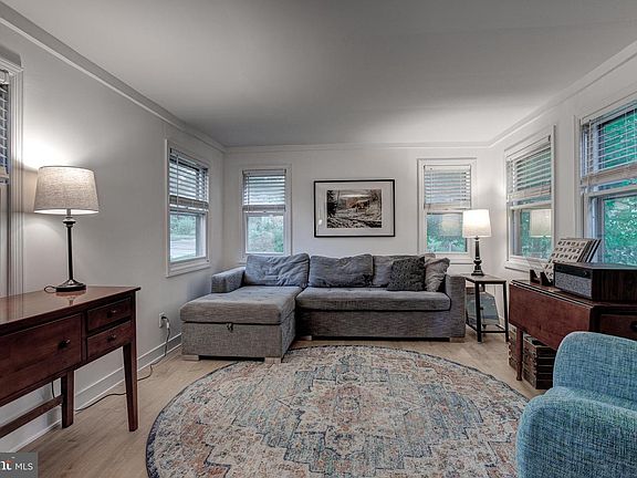 5th image of 565 Westview Ave
