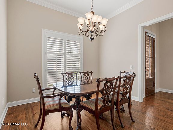 3rd image of 8 Enclave Cir