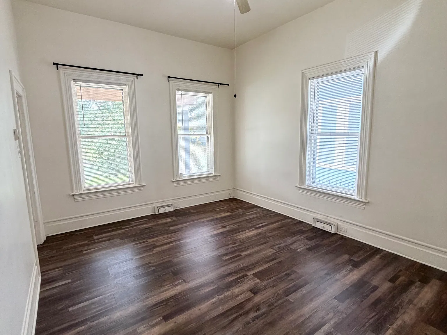 3 bed, 1125 sqft, $1,995 — Photo 4