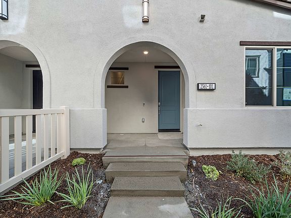 2561 Sprout Lane, 101