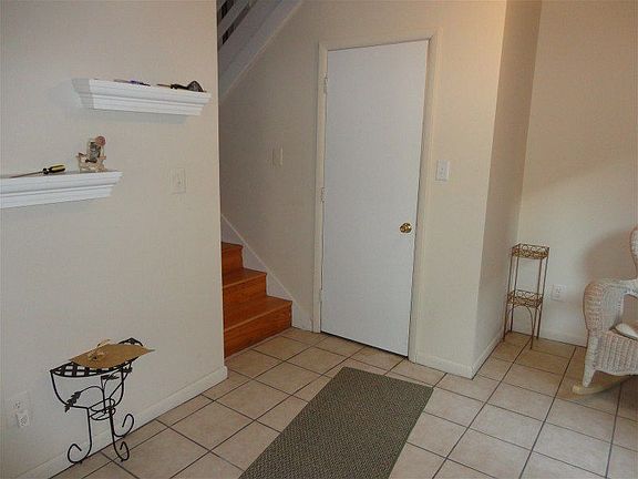 3rd image of 404 Black Gum Dr